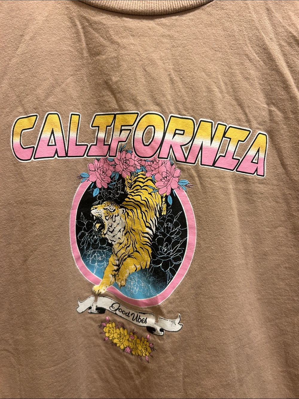 California L cotton tan /pink tiger graphic tshirt